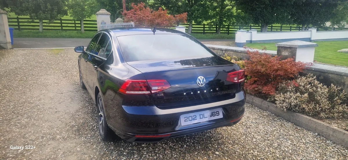 Volkswagen Passat 2.0 TDI SEL 150PS 4DR Automatic - Image 1