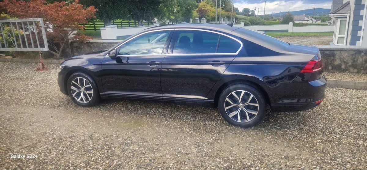 Volkswagen Passat 2.0 TDI SEL 150PS 4DR Automatic - Image 3