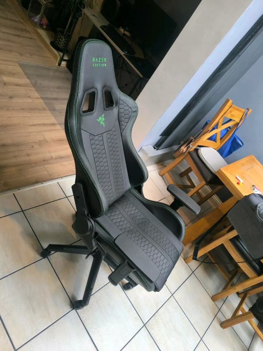 Razer gaming chair - Image 1