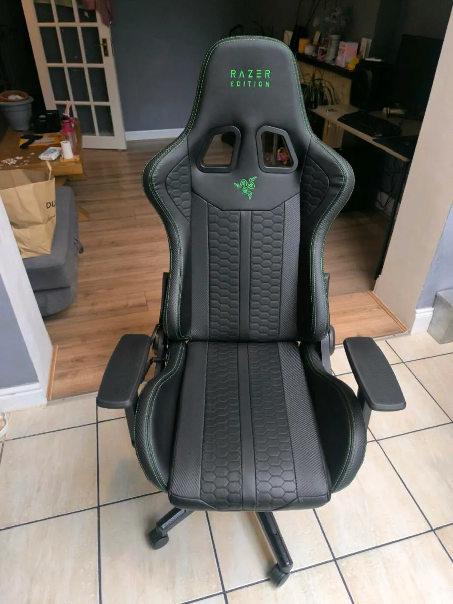 Razer gaming chair - Image 2