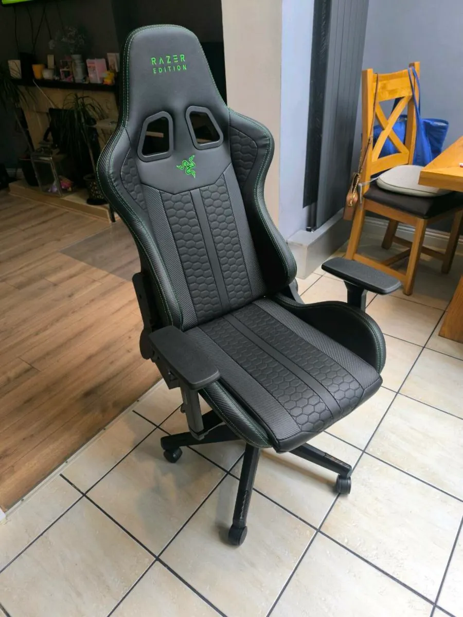 Razer gaming chair - Image 3