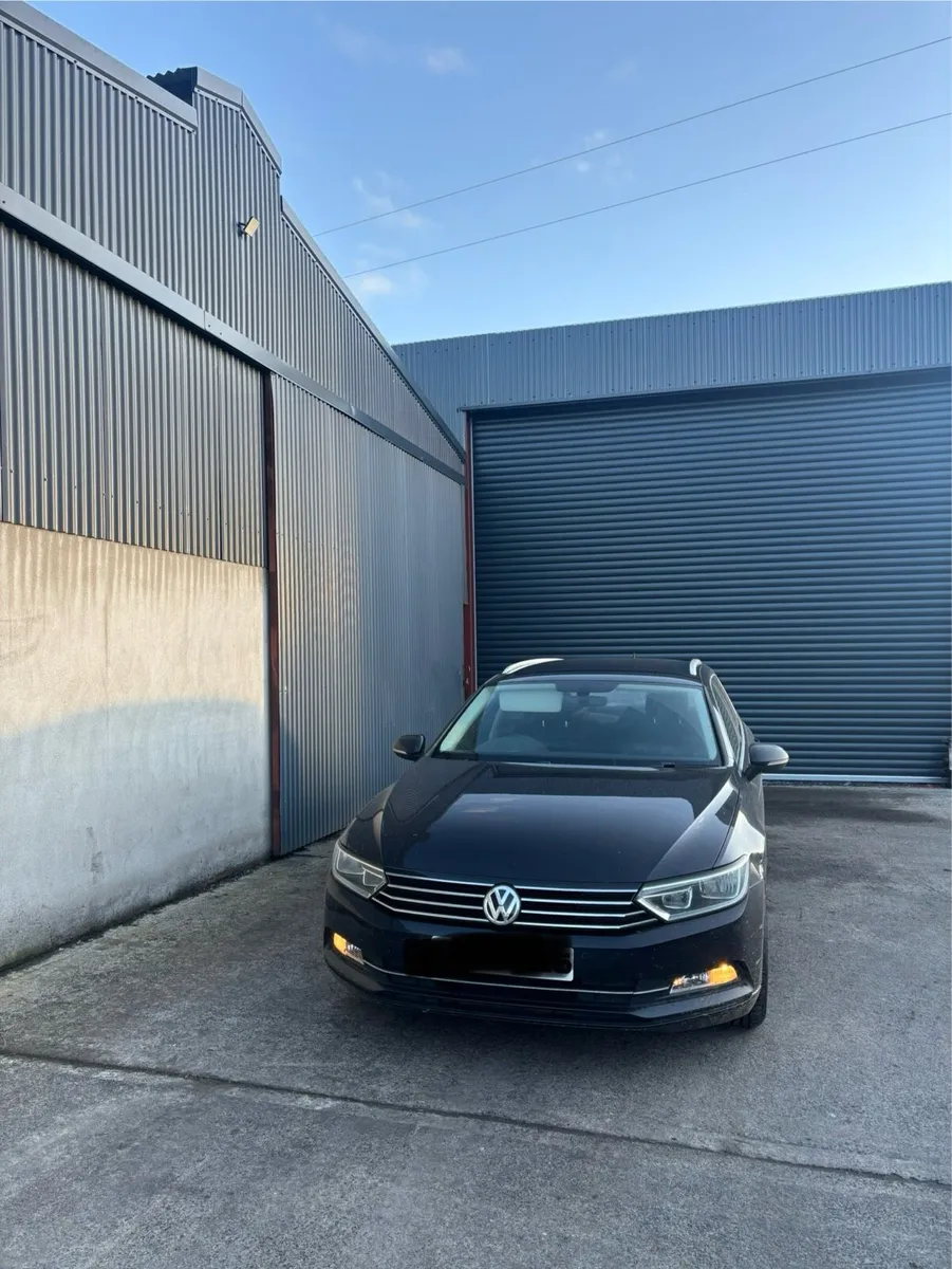 For breaking Volkswagen Passat - Image 1
