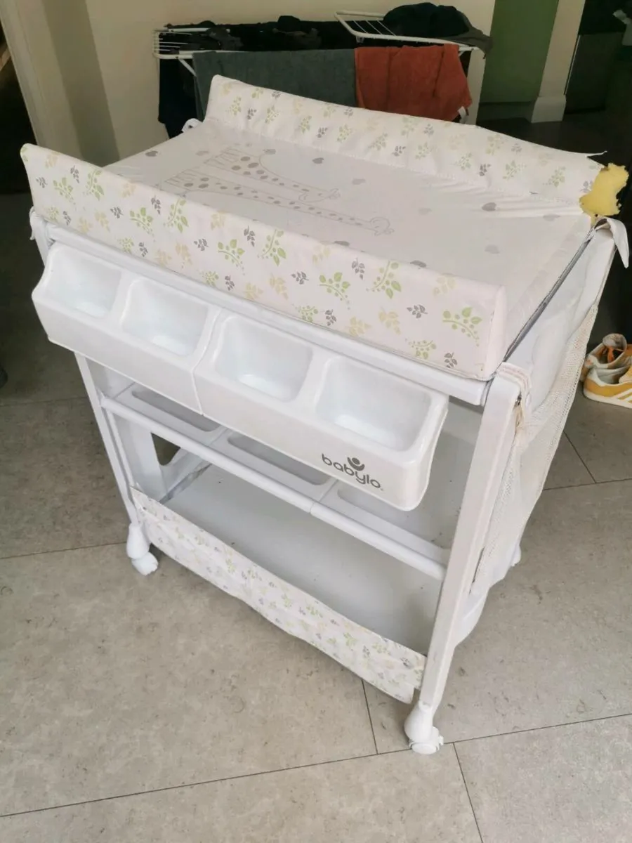 Babylo changing and bathing table - Image 1