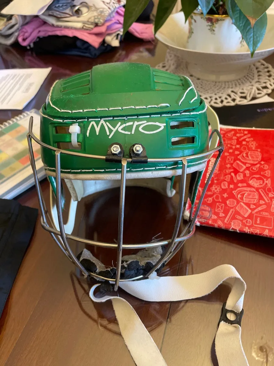 Hurling helmet - Image 1