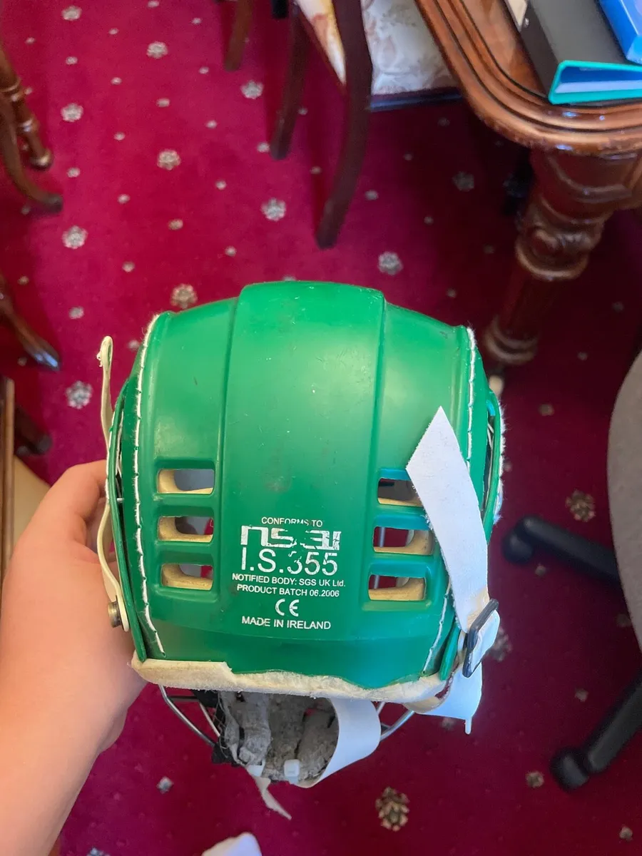 Hurling helmet - Image 3