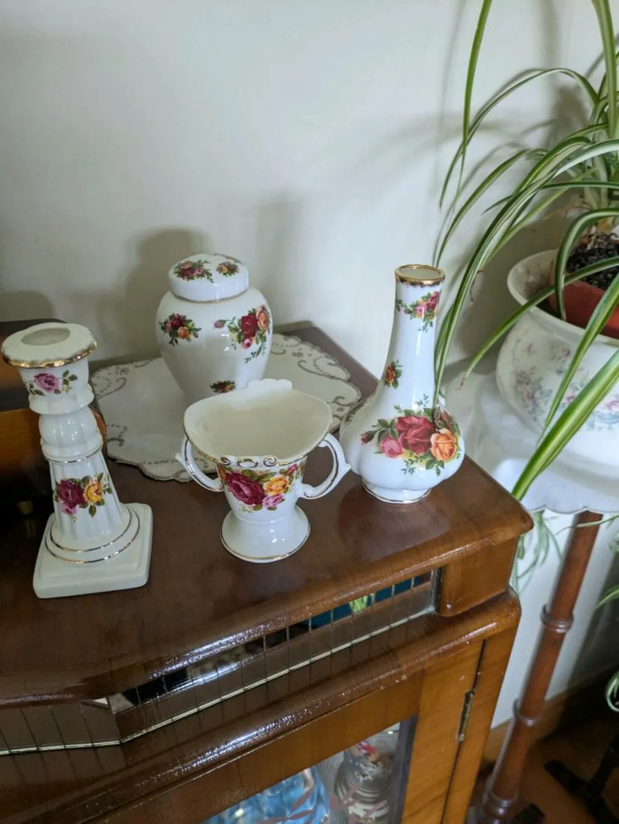 12 Country Roses China Pieces - Image 1