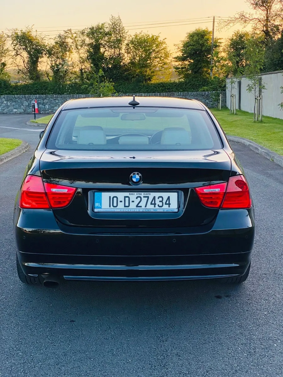 BMW E90 318i 2010 - Image 4