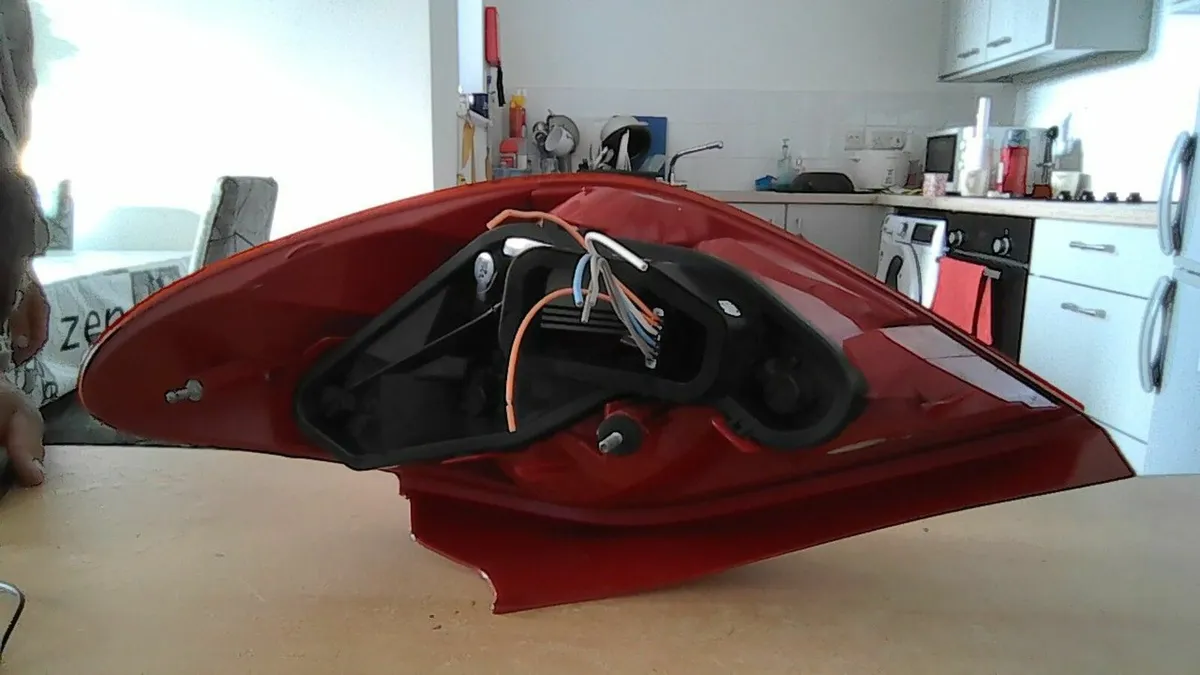 PEUGEOT 207 REAR LIGHT LEFT AND RIGTH - Image 2