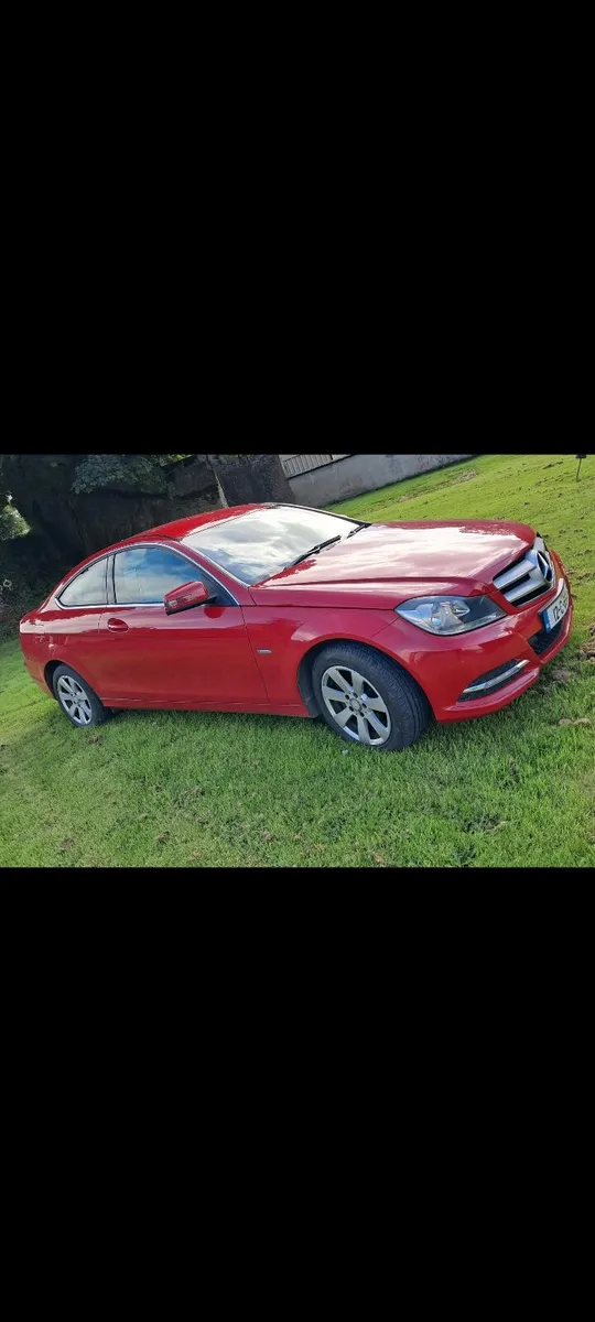 C220 Mercedes benz - Image 2
