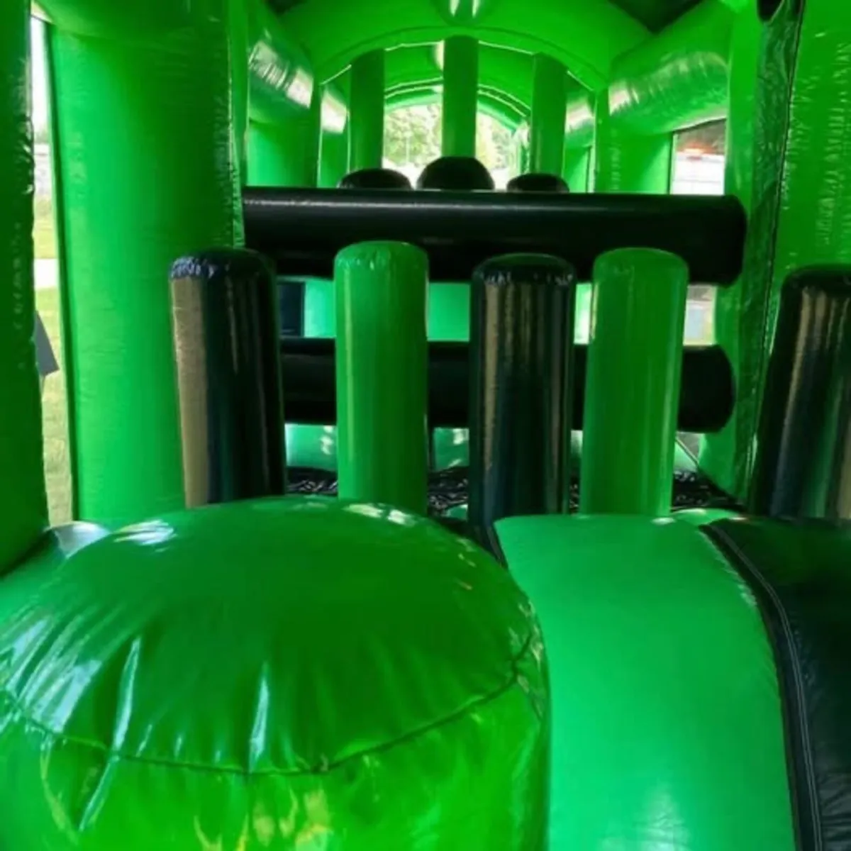 bouncy castle 3 part obstacle course + 3 blowers - Image 1