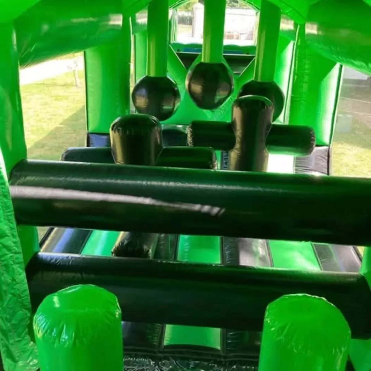 bouncy castle 3 part obstacle course + 3 blowers - Image 2