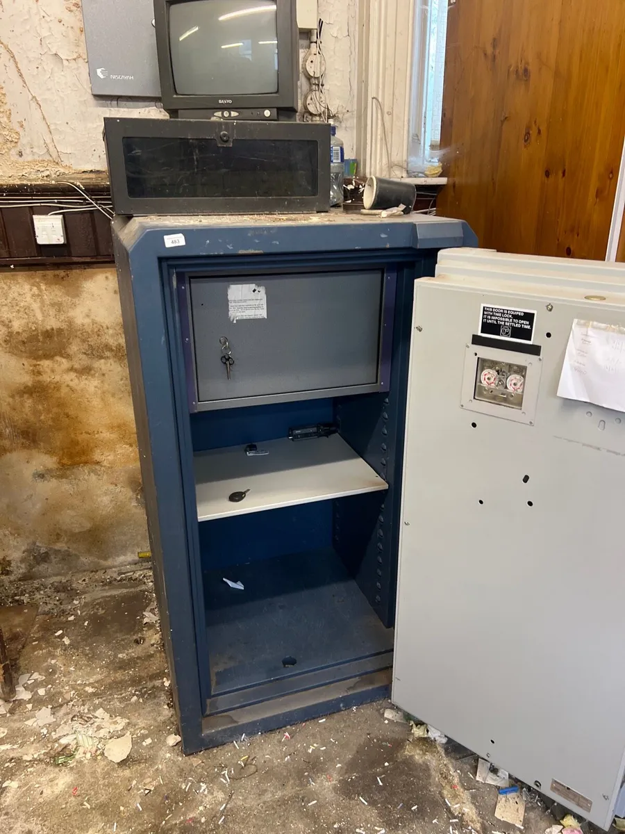 Bank safe - Image 1