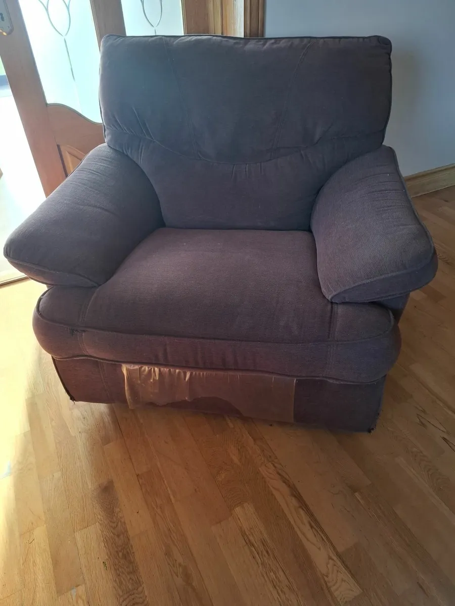 Suite of furniture - Image 1