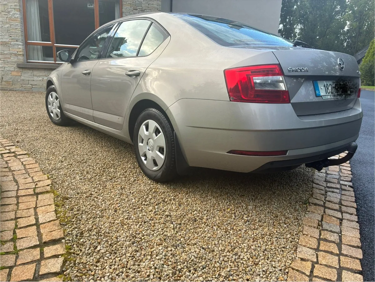 Car - Image 3