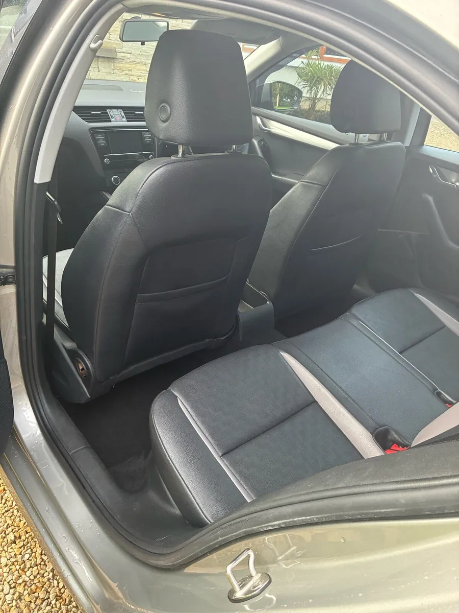 Car - Image 4