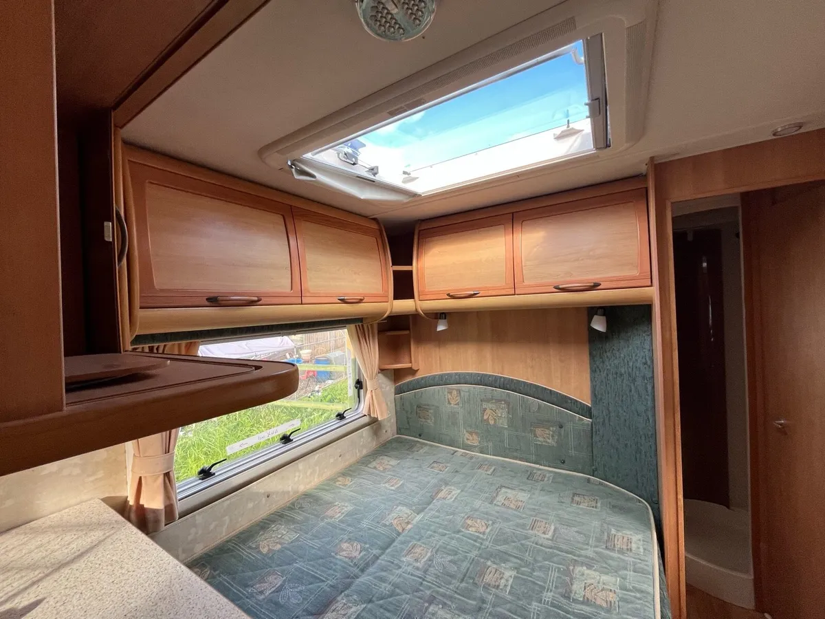 Caravan parts & windows, skylight - Image 2