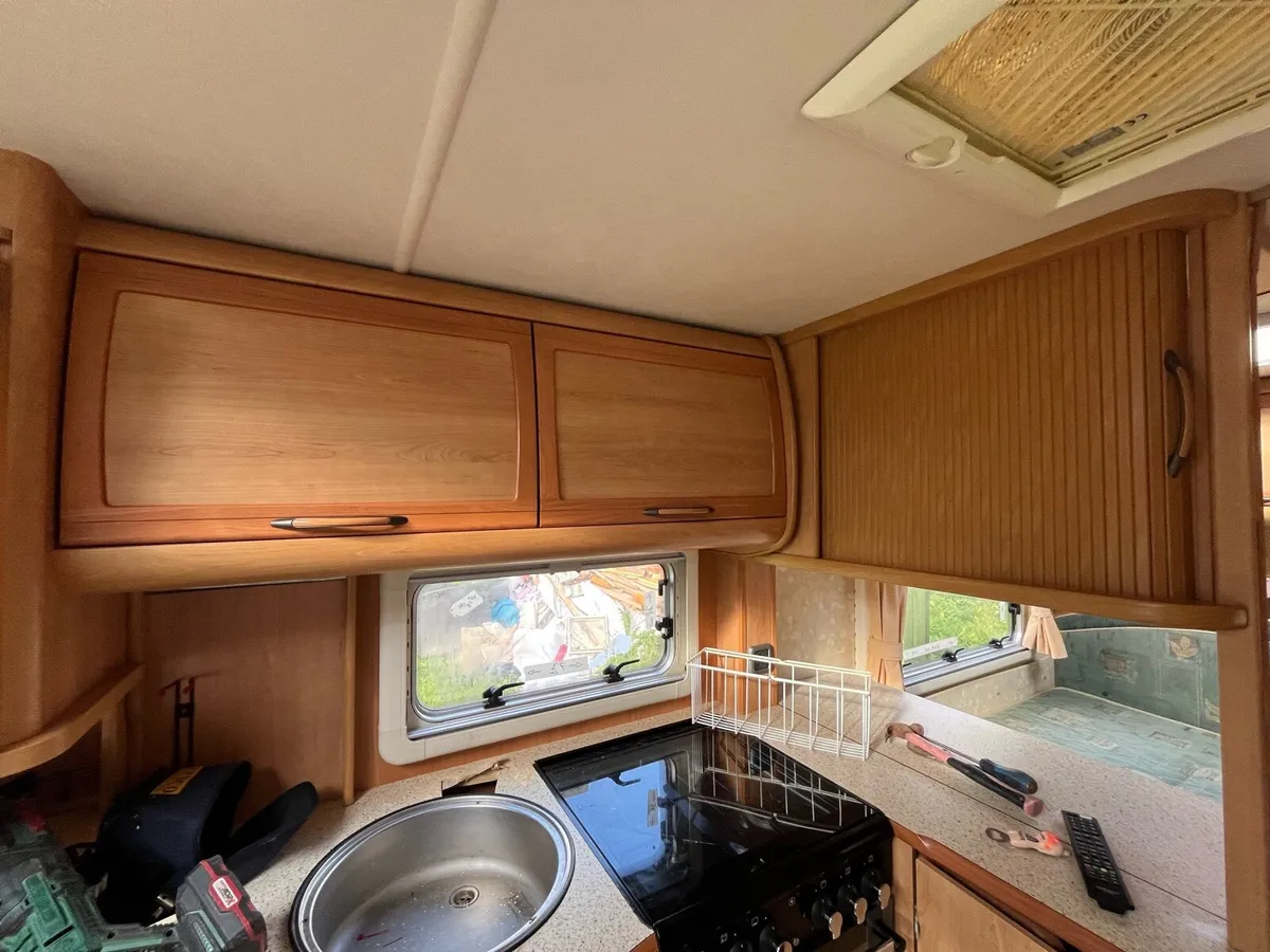 Caravan parts & windows, skylight - Image 3