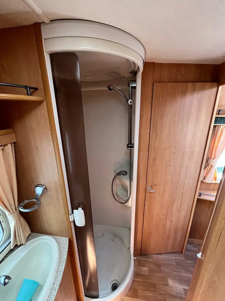 Caravan parts, windows, skylight - Image 2