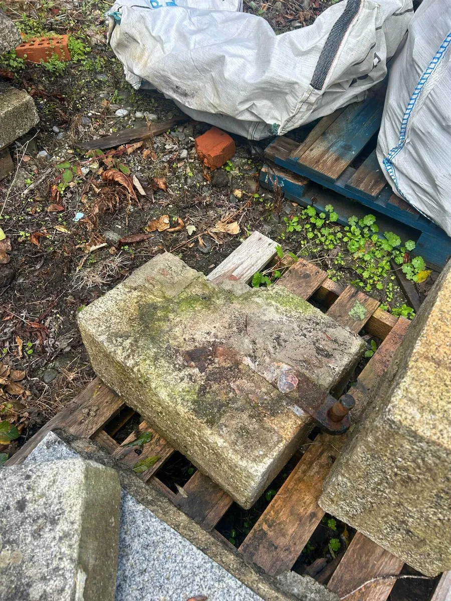 Granite corners with gate holder - Image 2