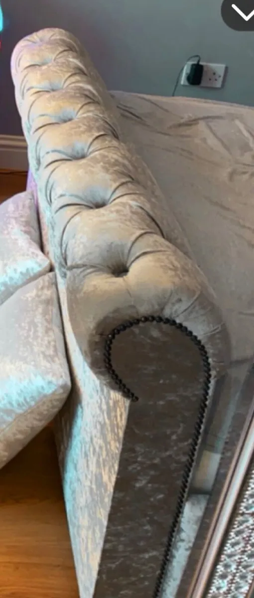 Double crushed velvet sleigh bed, open to offers - Image 3