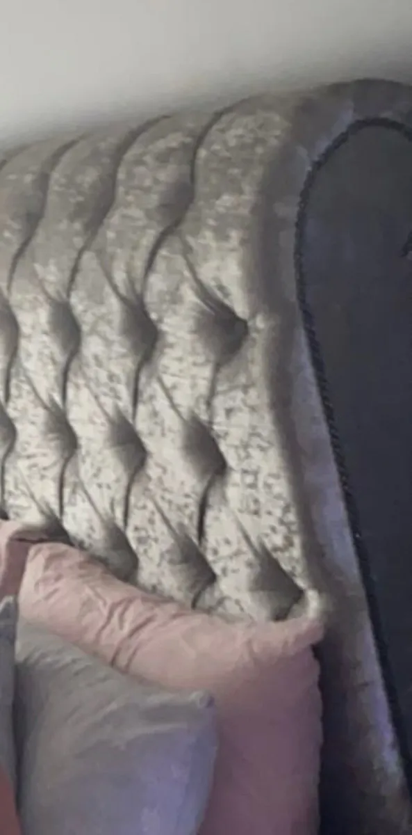 Double crushed velvet sleigh bed, open to offers - Image 4