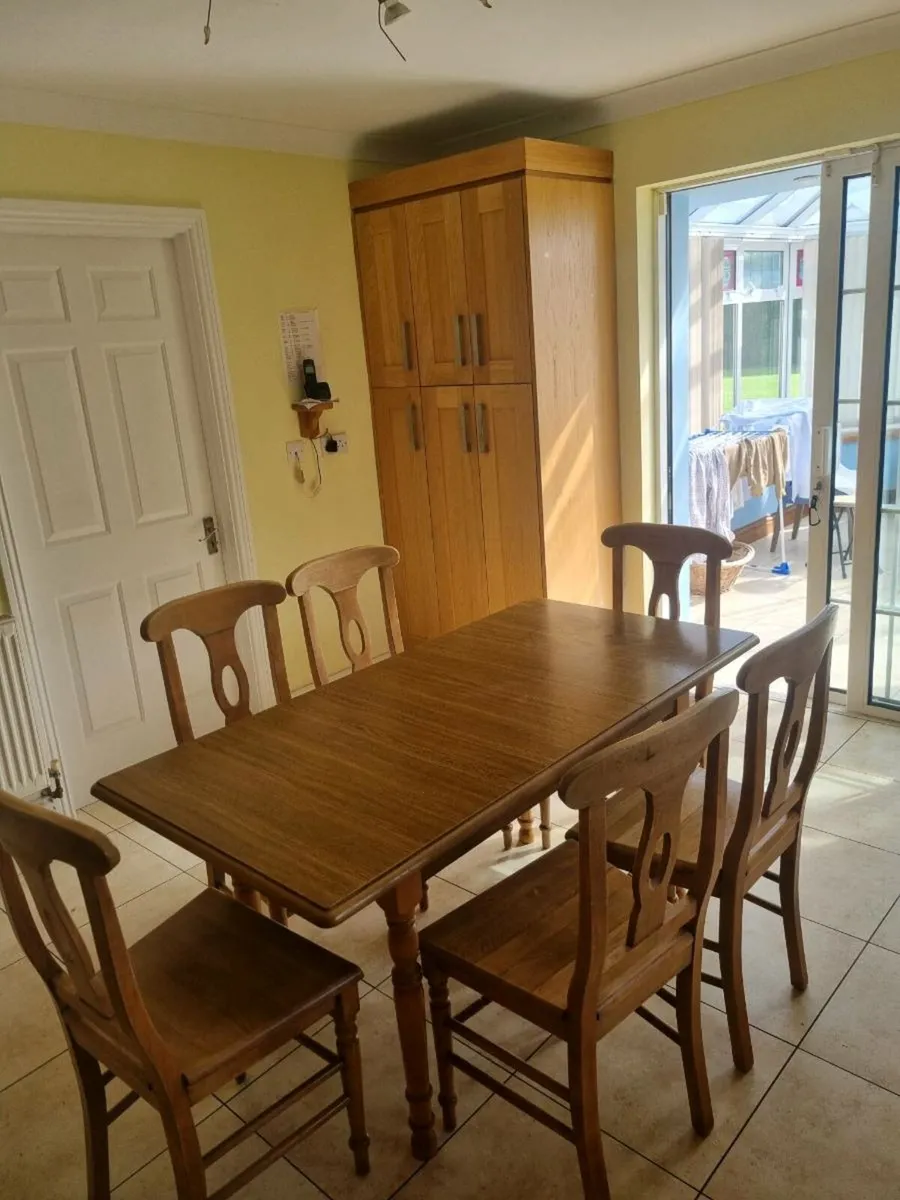 Kitchen table and chairs - Image 2