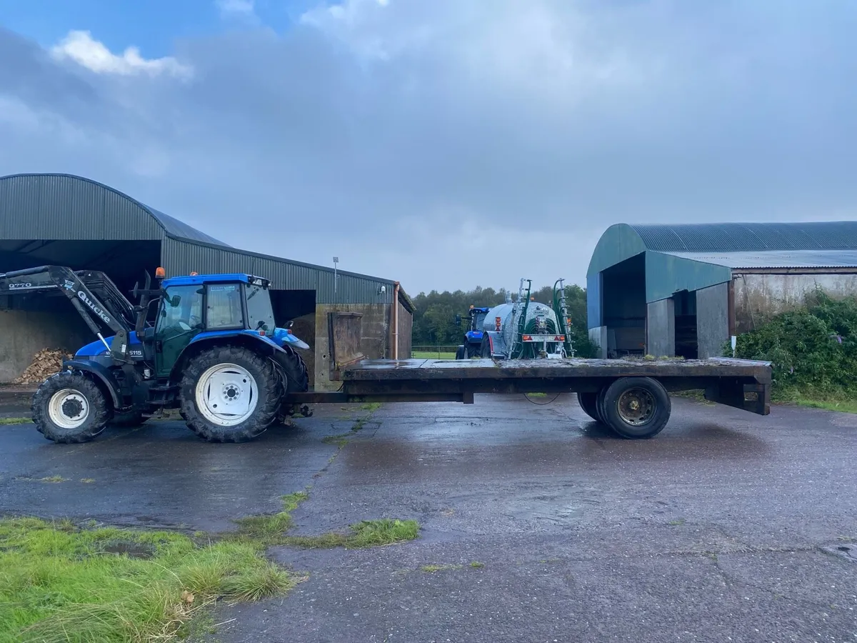 Bale trailer - Image 1