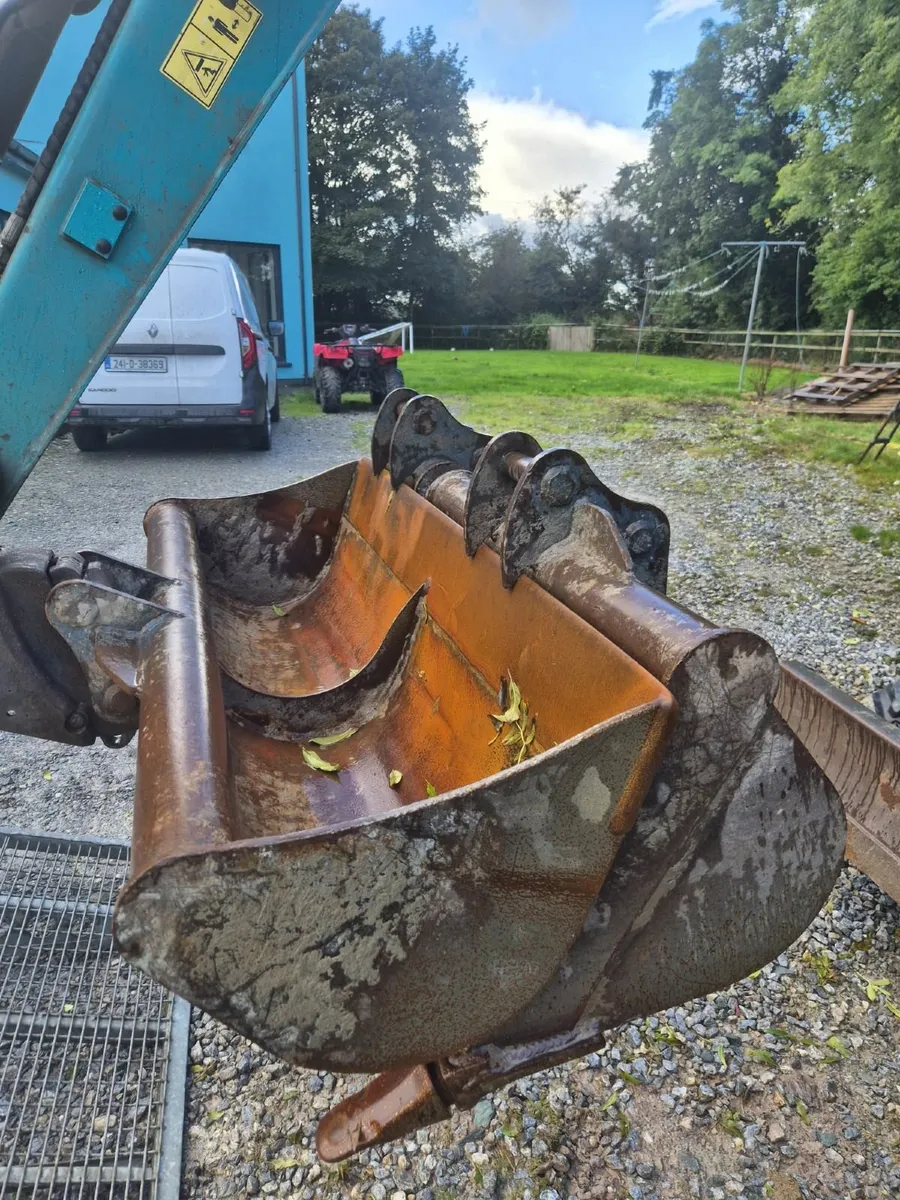 3 Ton excavator with rock breaker - Image 4