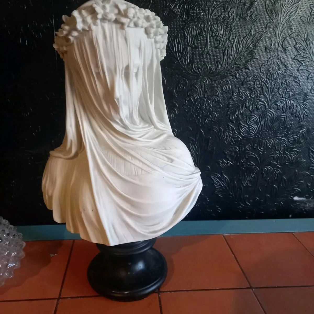 Raffaele Monti Veiled lady decorative bust - Image 1