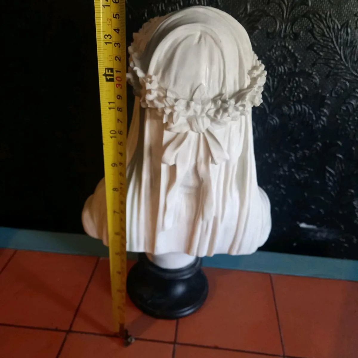 Raffaele Monti Veiled lady decorative bust - Image 4