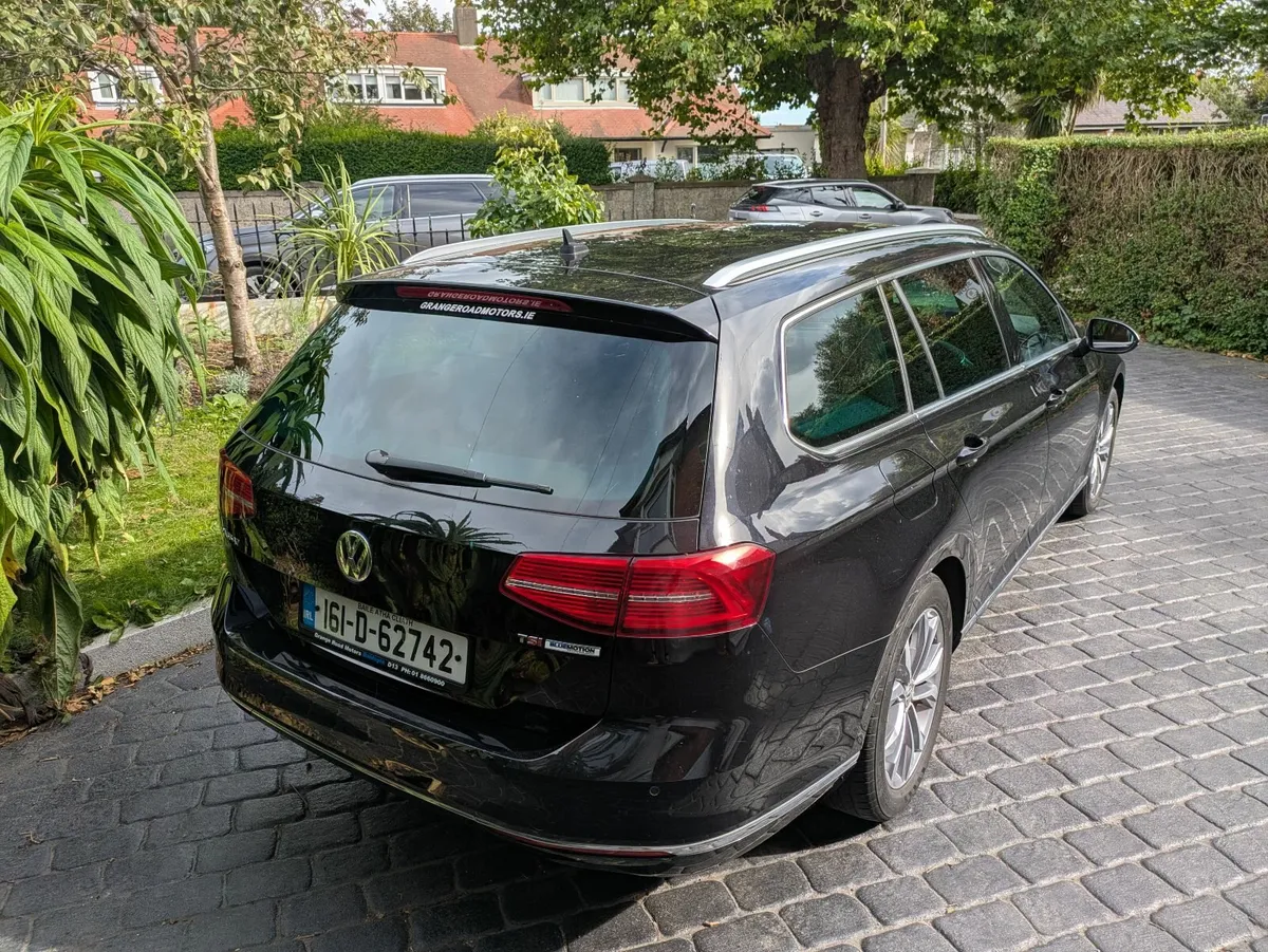Volkswagen Passat Highline Estate, Great Spec - Image 2