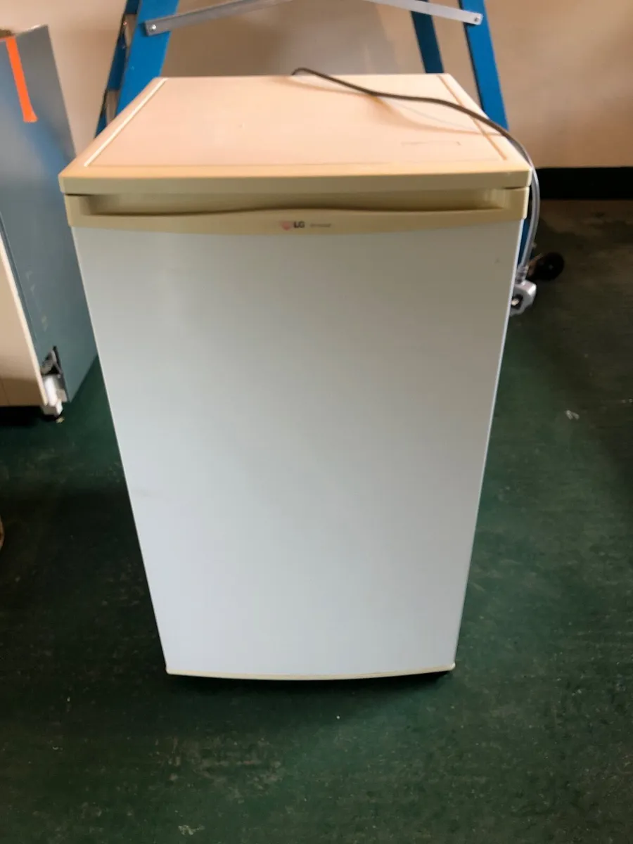 Fridge. - Image 1