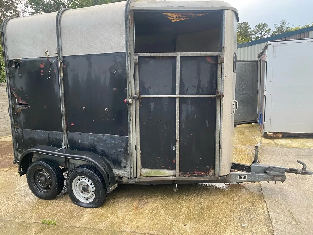 505 horse box - Image 2