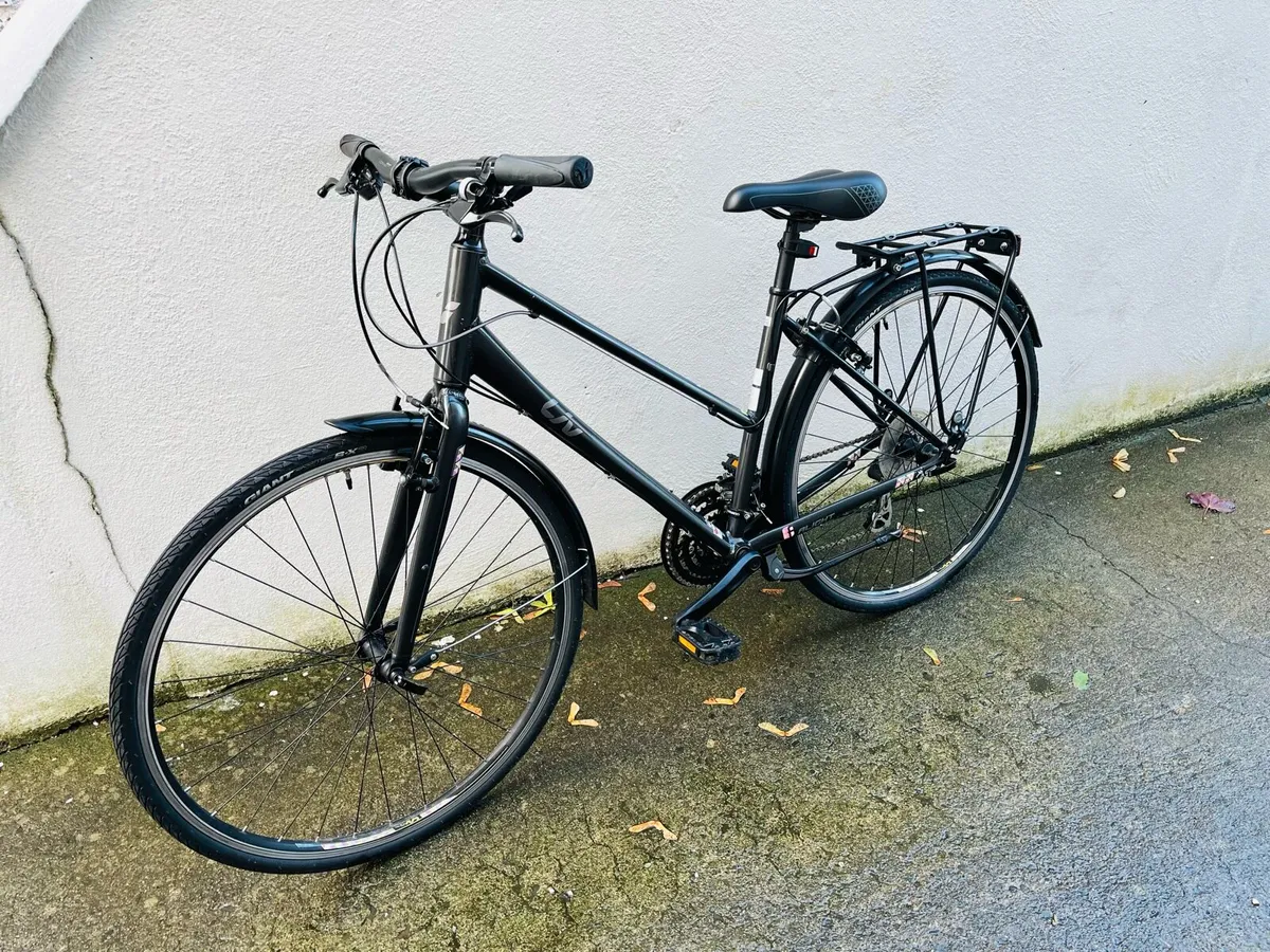 Giant Liv alight 2 ladies hybrid bike - Image 1
