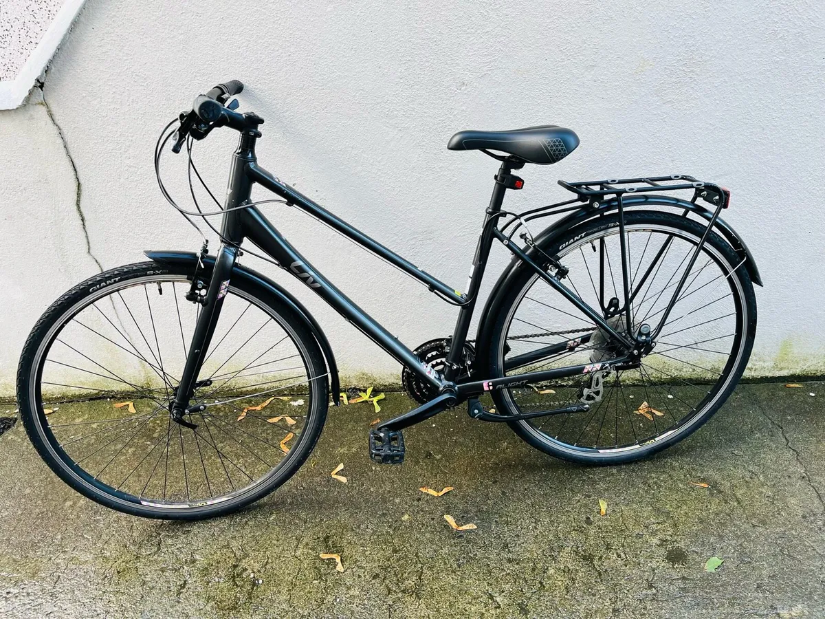 Giant Liv alight 2 ladies hybrid bike - Image 2
