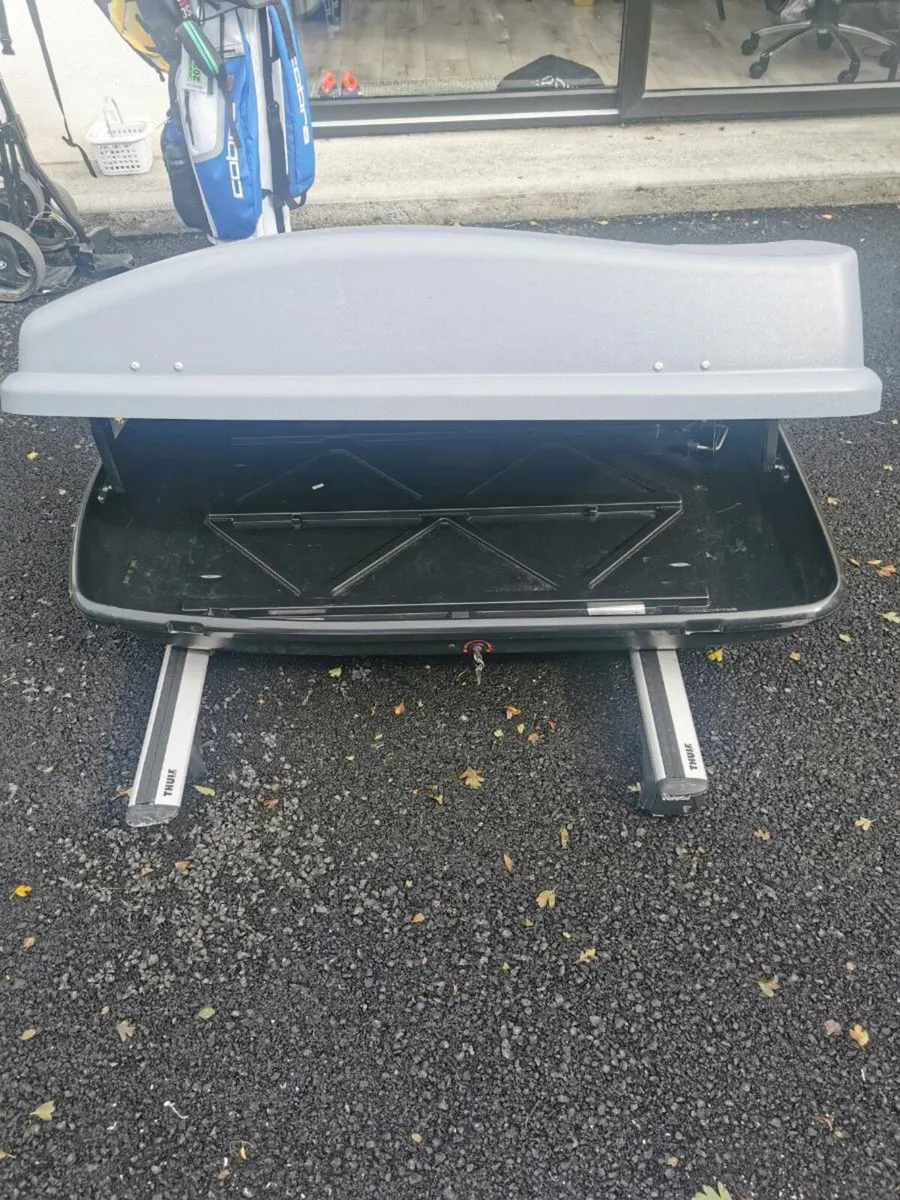 320 L Halfords roof box with Thule raised rail - Image 2