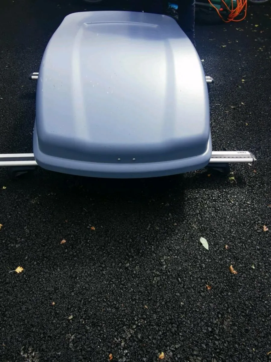 320 L Halfords roof box with Thule raised rail - Image 3