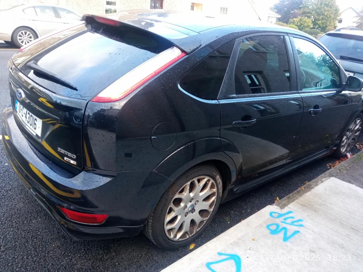 Ford Focus 2010 - Image 2