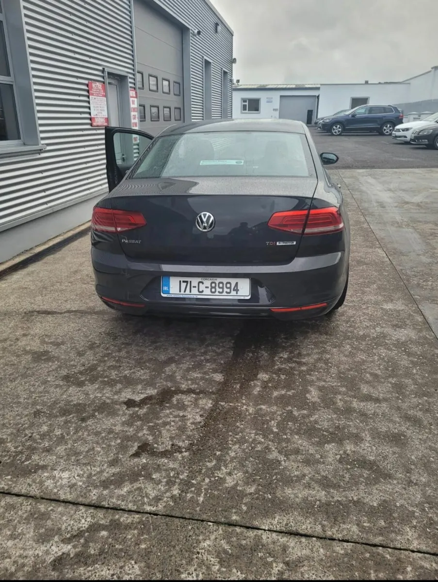Volkswagen Passat 2017 - Image 3