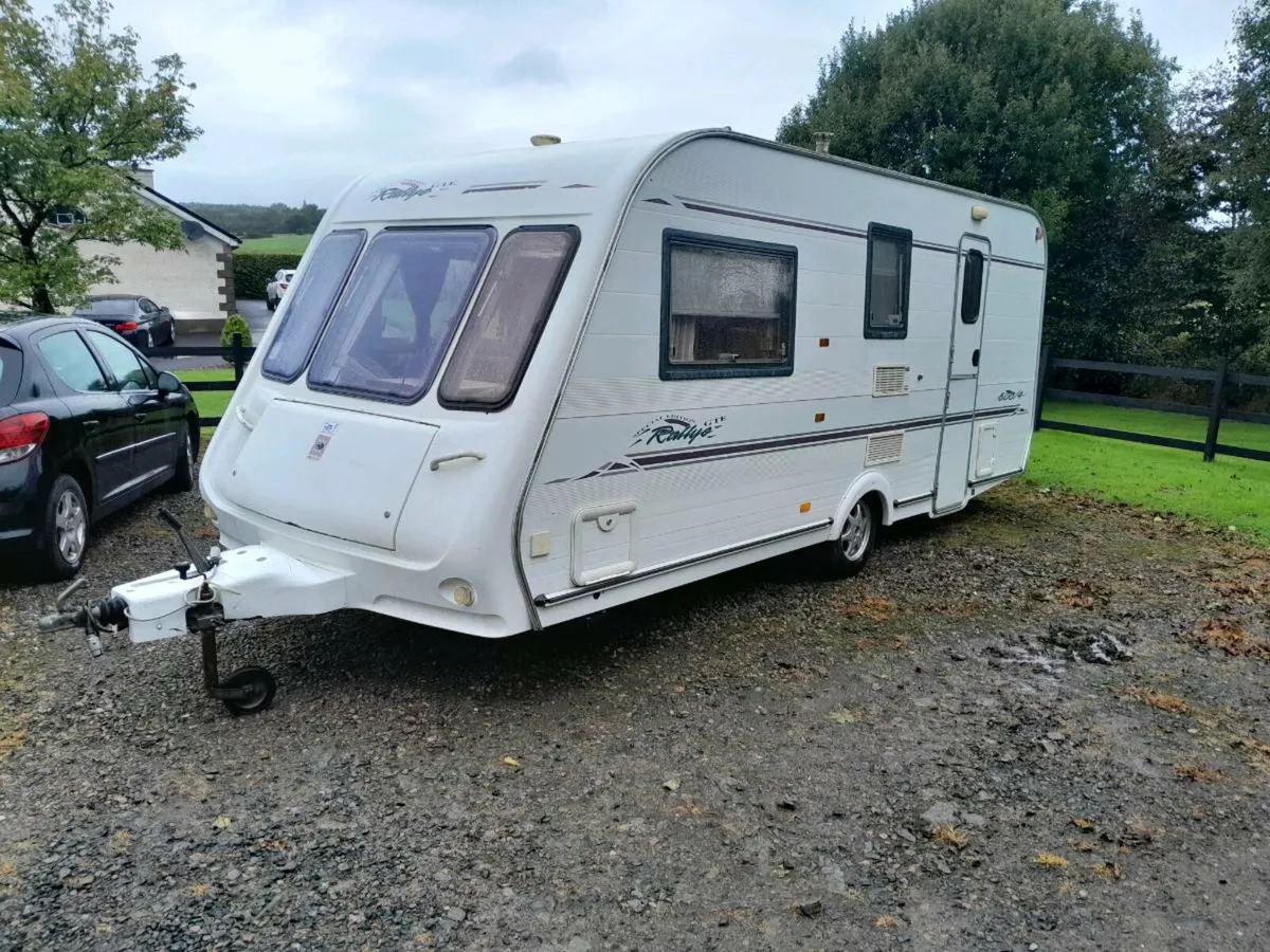 4 berth caravan - Image 1