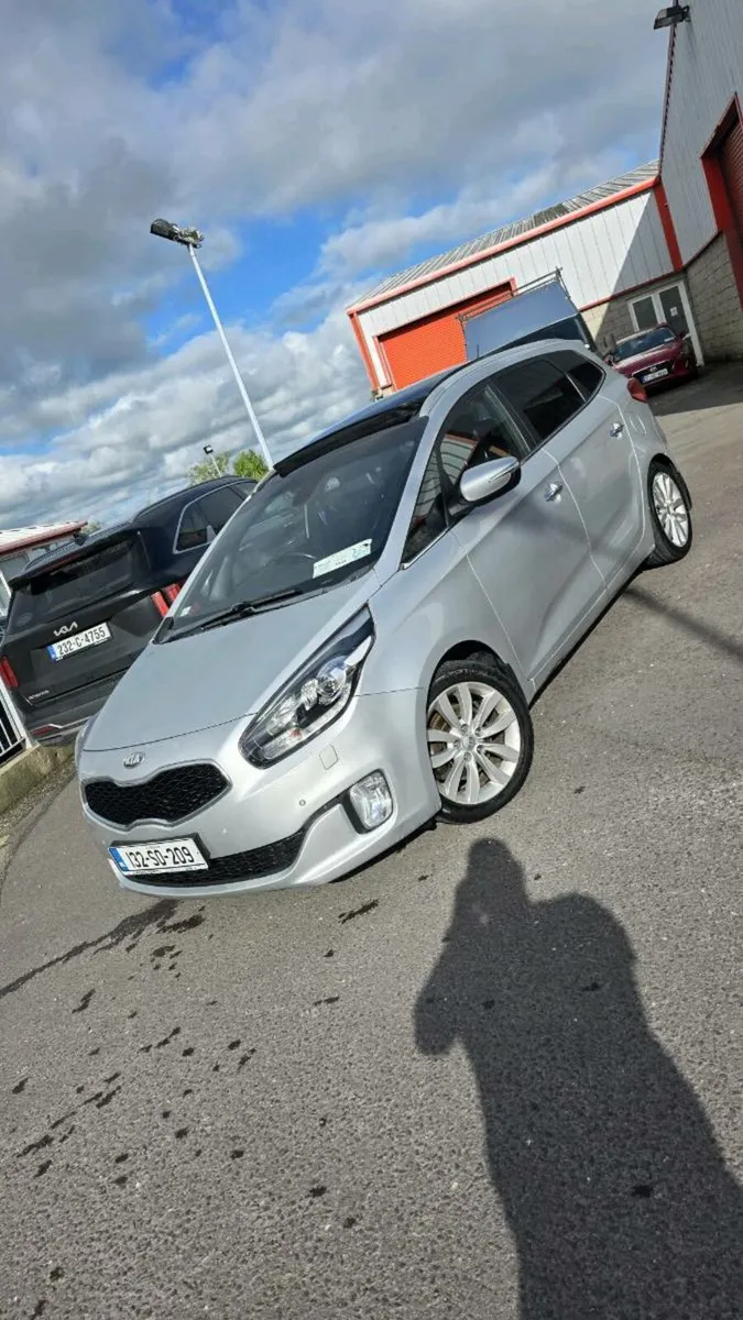 Kia Carens - Image 1