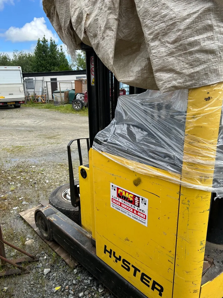 Electric forklift - Image 1