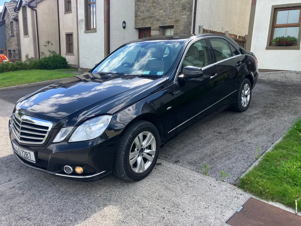 Mercedes E200 AUTO - Image 2