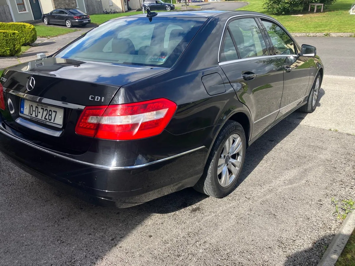 Mercedes E200 AUTO - Image 3