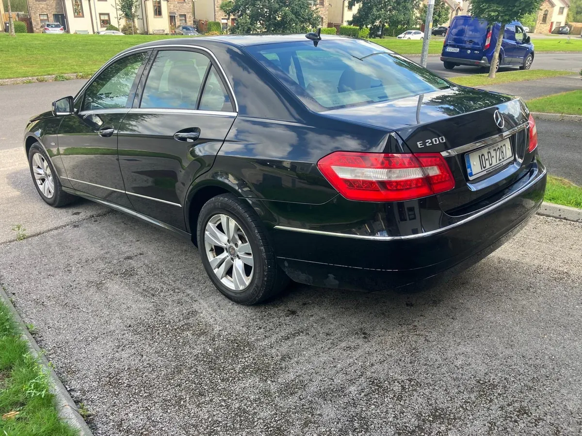 Mercedes E200 AUTO - Image 4