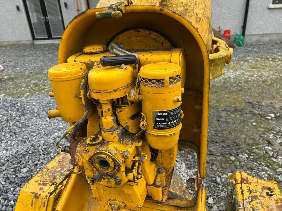 Cement mixer - Image 1