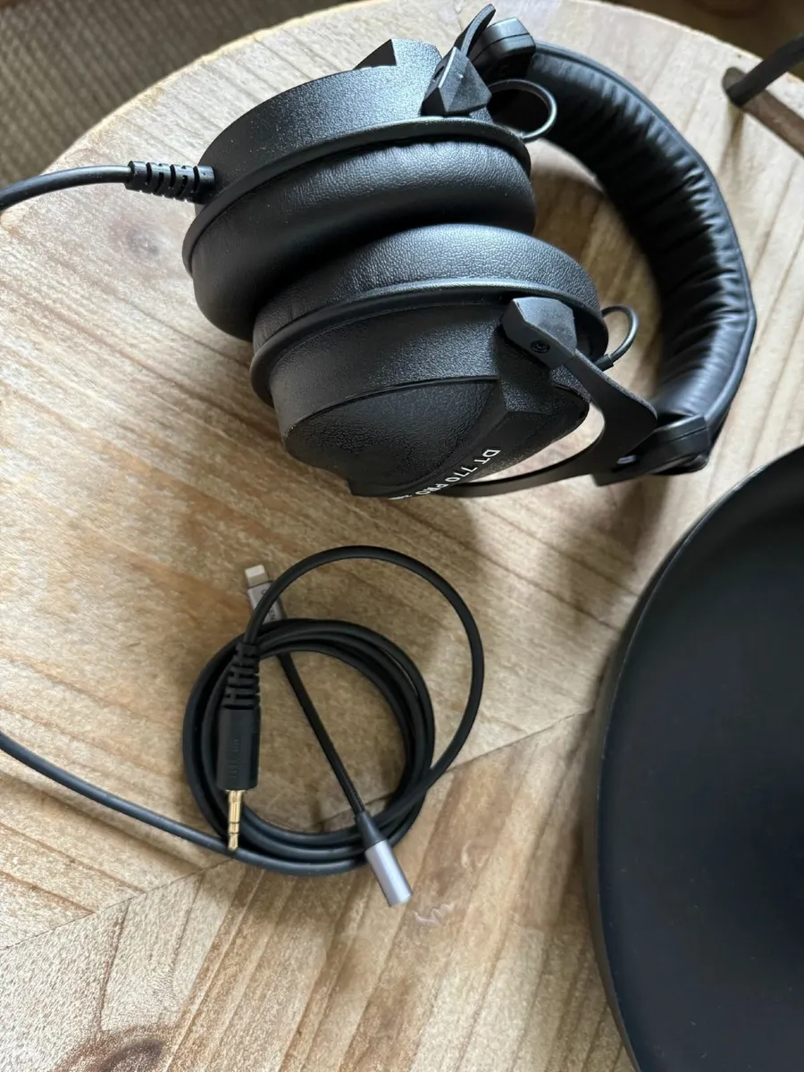 Beyerdynamic DT 770 PRO Studio Headphones - 32 Ohm - Image 2