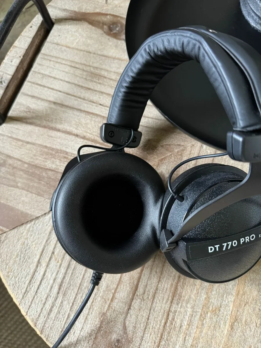 Beyerdynamic DT 770 PRO Studio Headphones - 32 Ohm - Image 3
