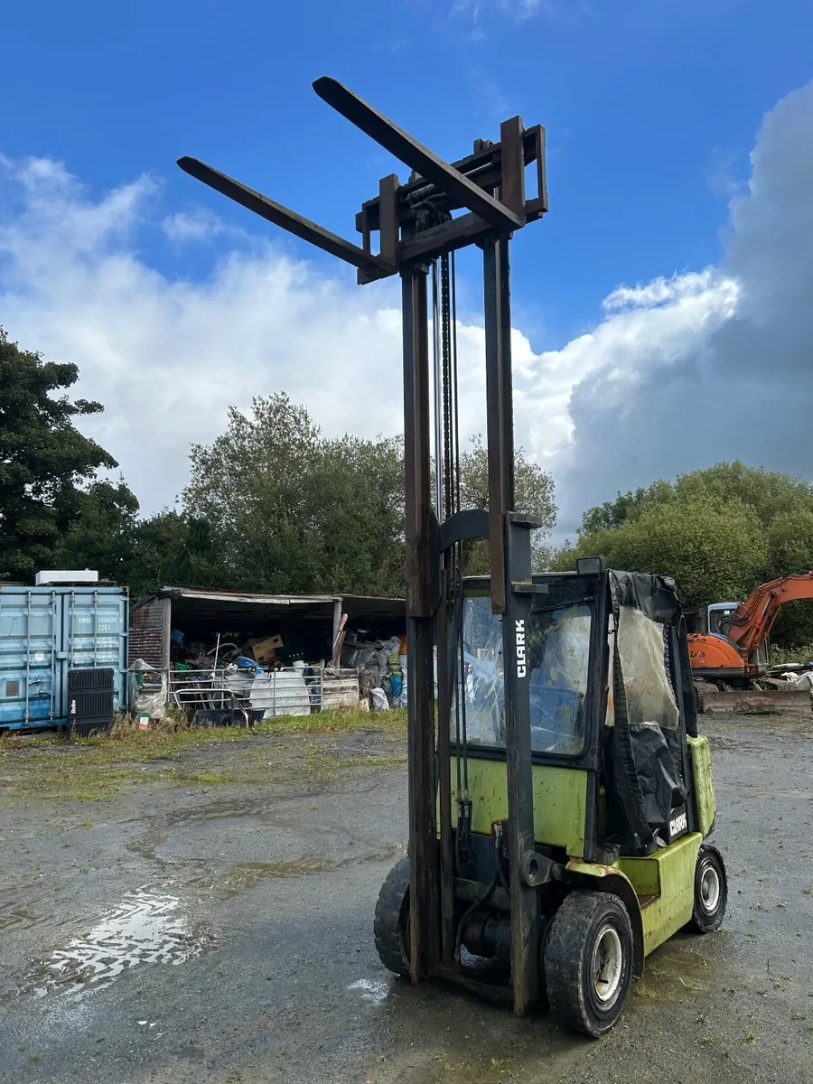 Diesel forklift - Image 1