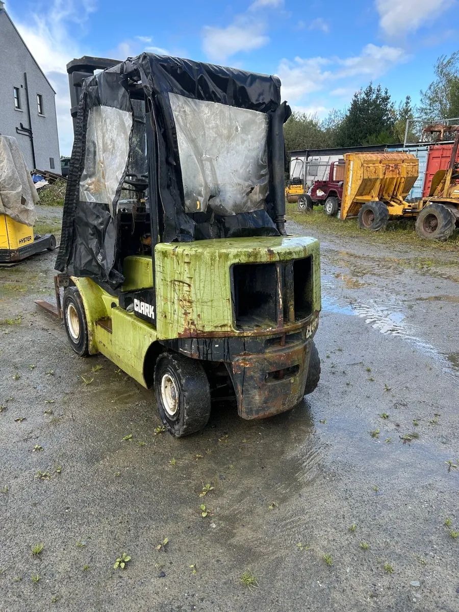 Diesel forklift - Image 3
